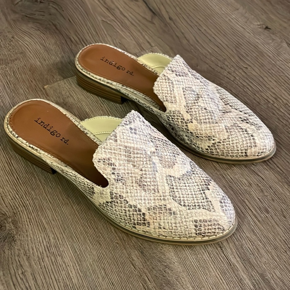 Indigo Rd Snakeskin Print Loafer Mules Cream Black Size 6